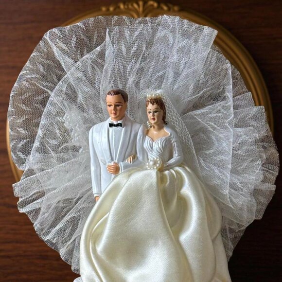 Vintage 1959 Coast Novelty Bride & Groom Wedding Cake Topper Satin Dress Netting - Picture 5 of 5